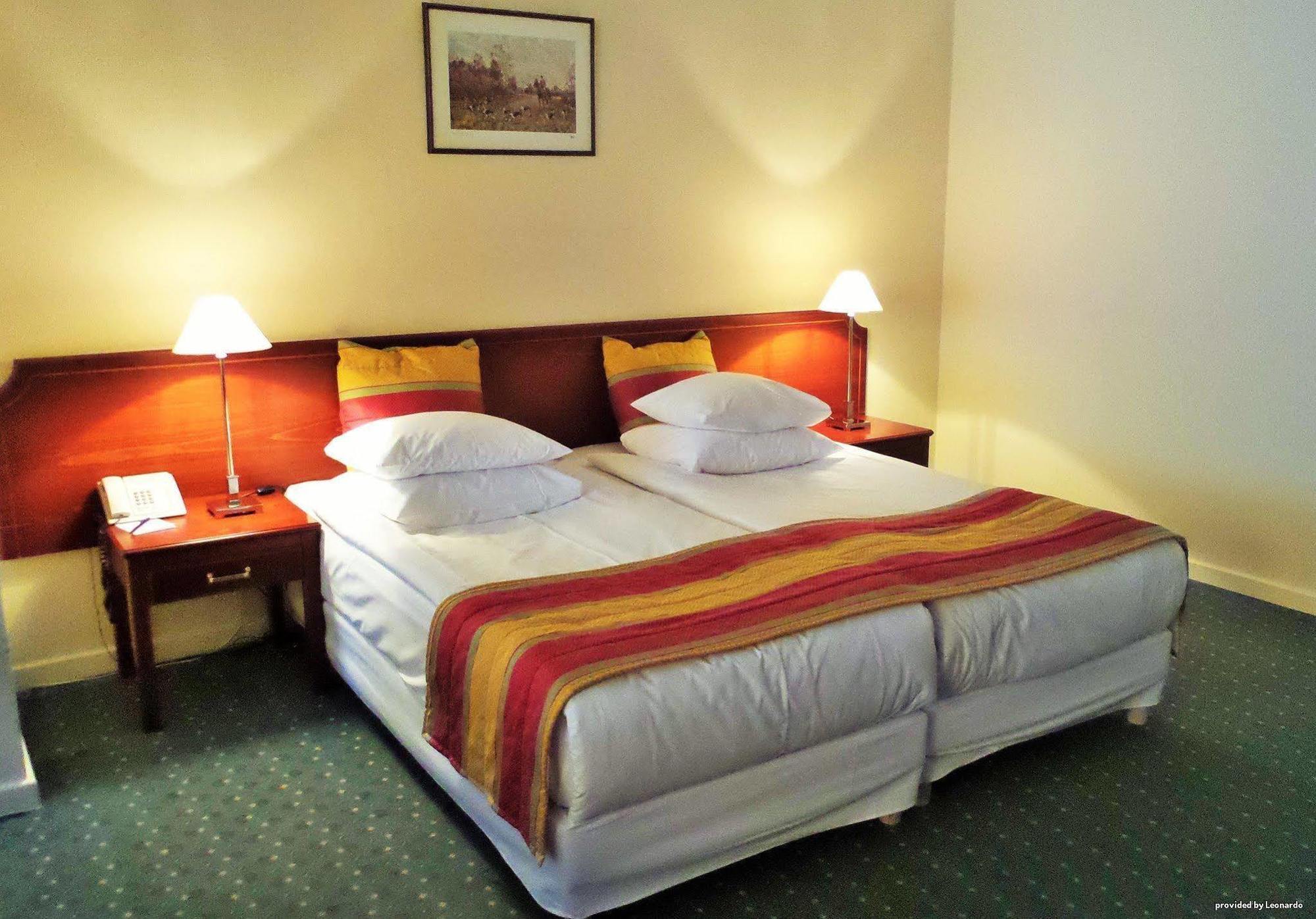 เบสต์ เวสเทิร์น พลัส พาร์ค โฮเต็ล บรัสเซลส์ Hotel Etterbeek ภายนอก รูปภาพ