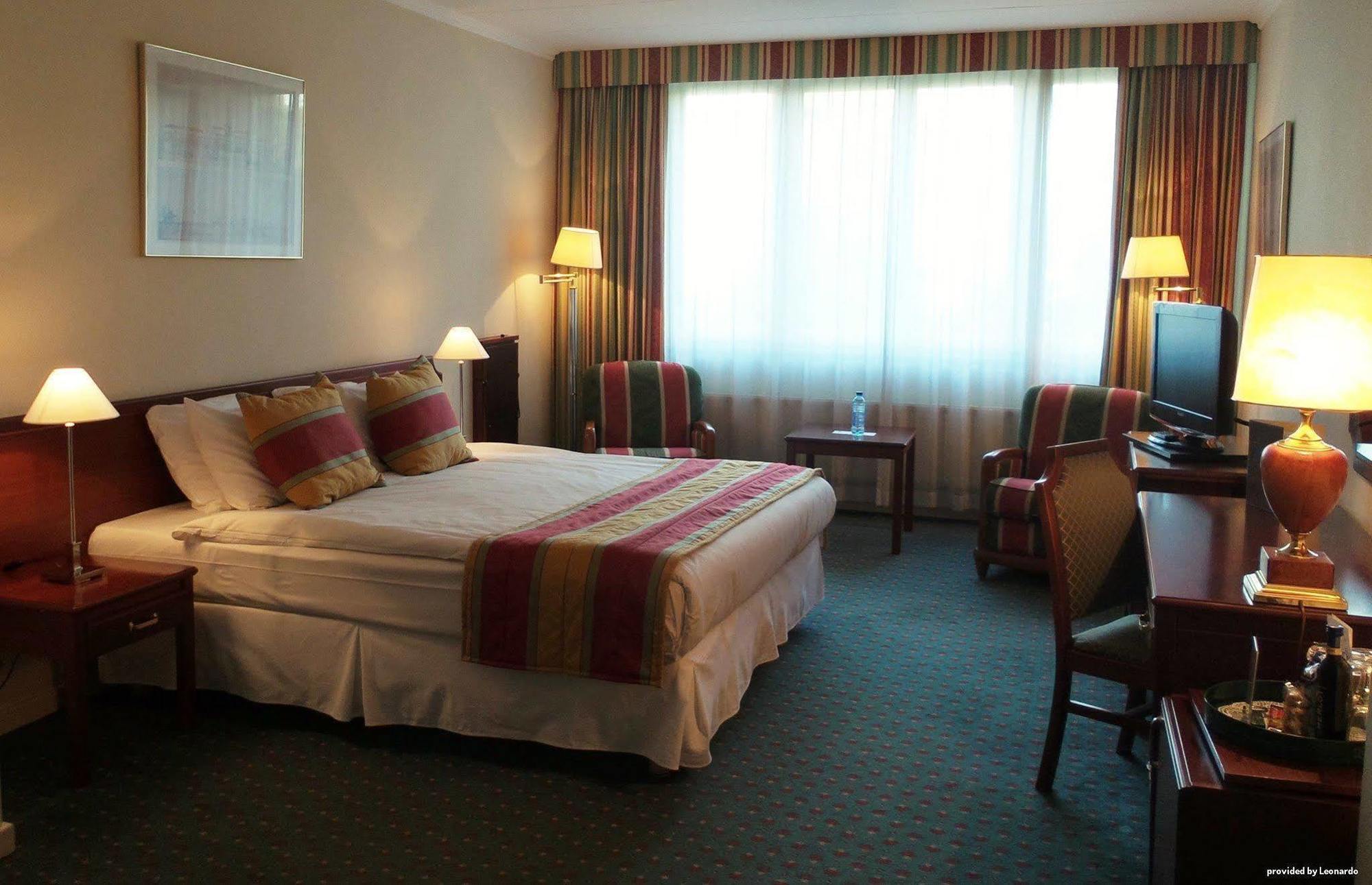 เบสต์ เวสเทิร์น พลัส พาร์ค โฮเต็ล บรัสเซลส์ Hotel Etterbeek ภายนอก รูปภาพ