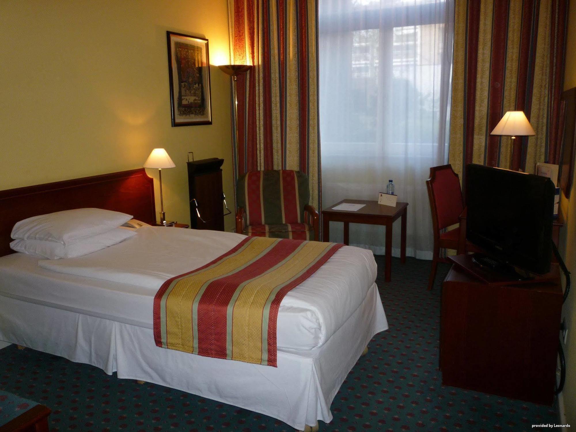 เบสต์ เวสเทิร์น พลัส พาร์ค โฮเต็ล บรัสเซลส์ Hotel Etterbeek ภายนอก รูปภาพ