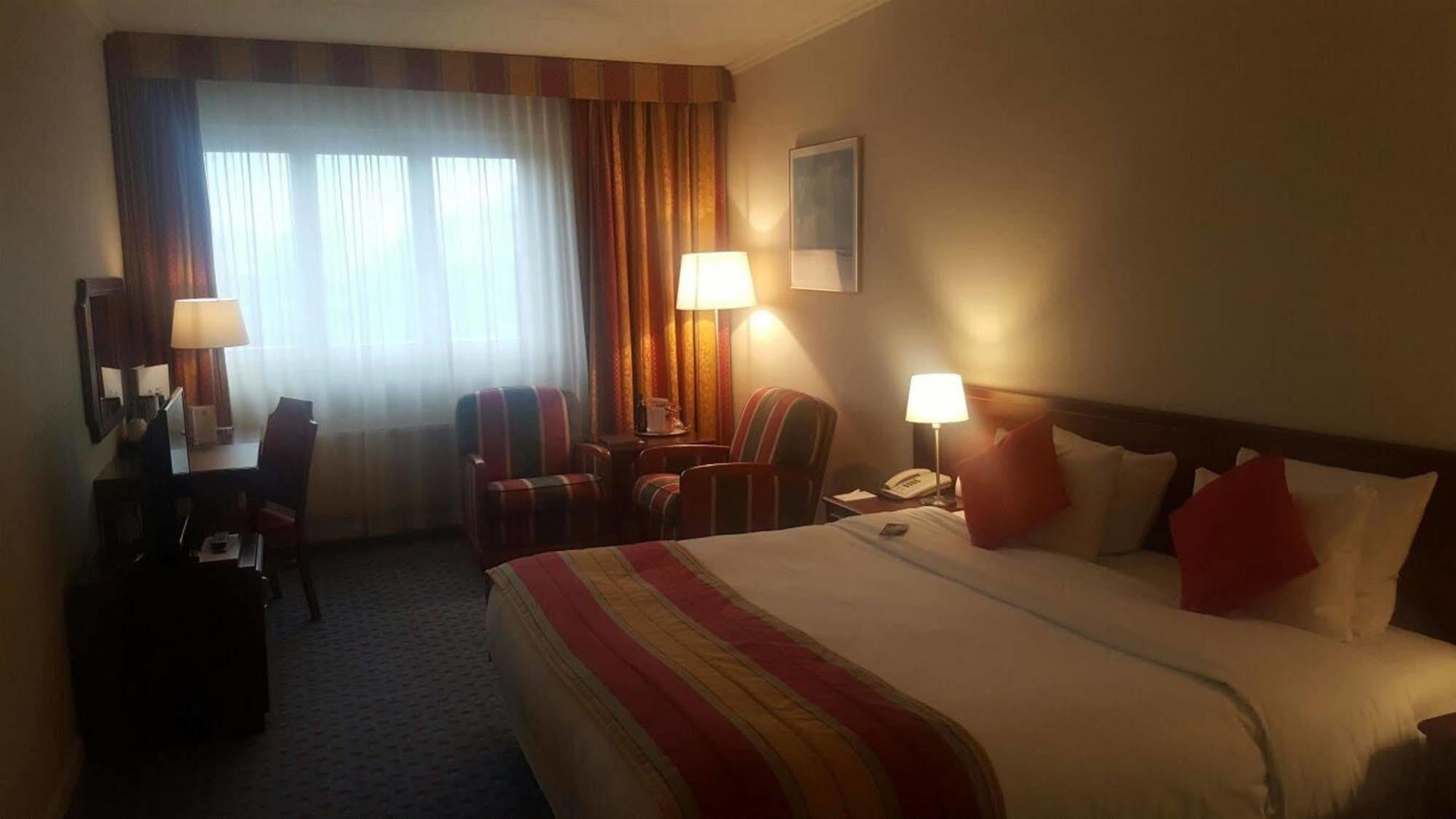 เบสต์ เวสเทิร์น พลัส พาร์ค โฮเต็ล บรัสเซลส์ Hotel Etterbeek ภายนอก รูปภาพ